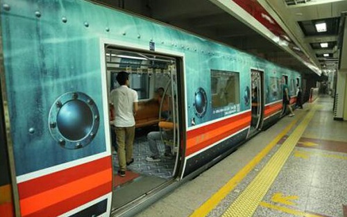地鐵廣告推廣手機APP，確實可行！