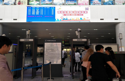 湘潭北站進站大廳夾層中央LED屏廣告