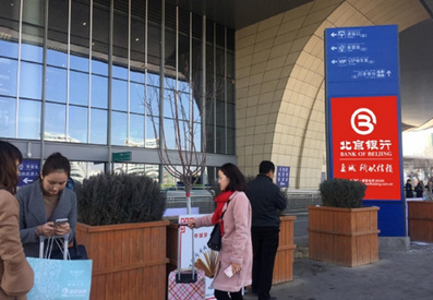 進站層戶外落客平臺燈箱廣告