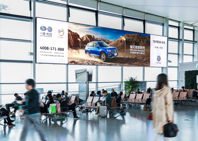 南京機場國內(nèi)出發(fā)高空燈箱廣告
