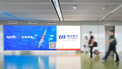 鄭州機場二層國內(nèi)國際到達通廊墻面燈箱套裝廣告
