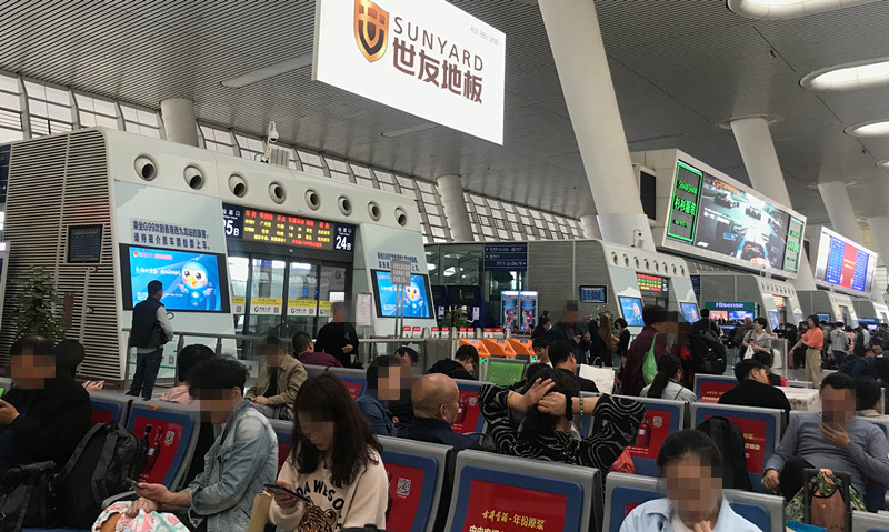 創(chuàng)青春大學生創(chuàng)業(yè)大賽杭州東高鐵站廣告