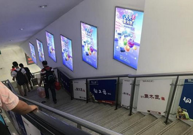 南朗站A1、B1電梯通道小燈箱廣告