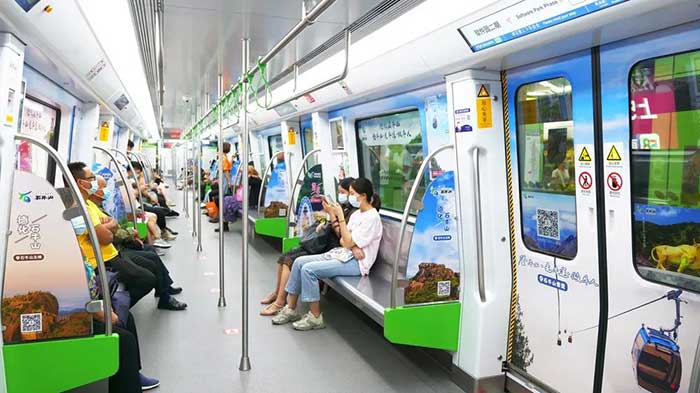 石牛山廈門(mén)地鐵車(chē)廂廣告1