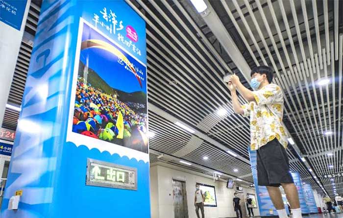 長沙地鐵站臺(tái)包柱廣告