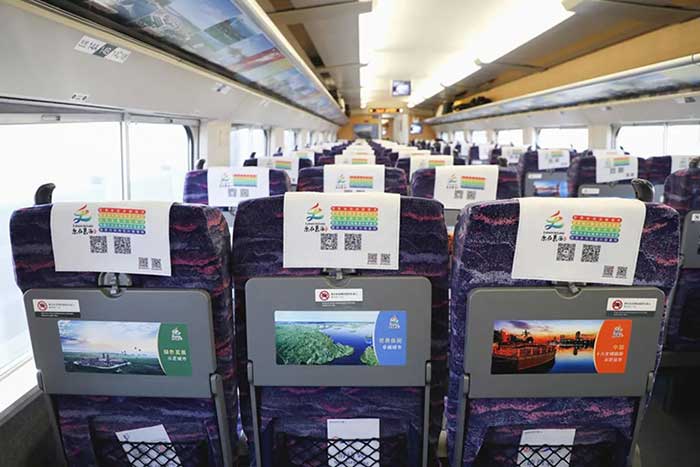 福田列車小桌板、頭枕巾廣告