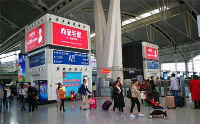 廣州南站3層候車廳A區(qū)空調機柜燈箱廣告
