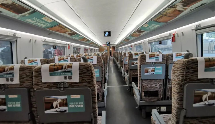 森鷹高鐵列車小桌板、頭枕巾廣告