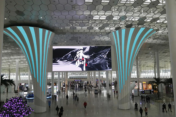 深圳機(jī)場(chǎng)LED大屏廣告價(jià)格多少錢？政府文旅深圳寶安機(jī)場(chǎng)廣告案例