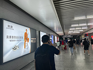 溫州輕軌廣告牌價格多少錢？不愧是你溫州地鐵廣告放眼望去全是鞋