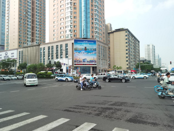 太原LED廣告價格優(yōu)勢？太原親賢街長治路供電大廈王府井LED大屏廣告