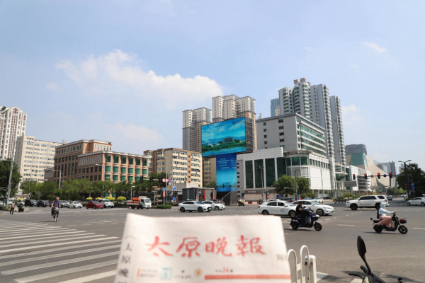太原LED廣告價格？太原親賢街長治路龍柱LED立柱廣告地標金融案例