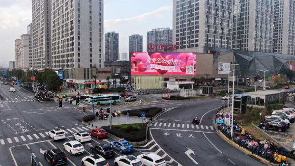 南昌地紅谷灘萬達廣場標LED大屏廣告價格？南昌裸眼3D廣告優(yōu)勢報價