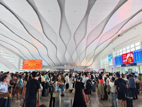 連云港高鐵站廣告價格？連云港站高鐵LED廣告大屏廣告牌位置優(yōu)勢