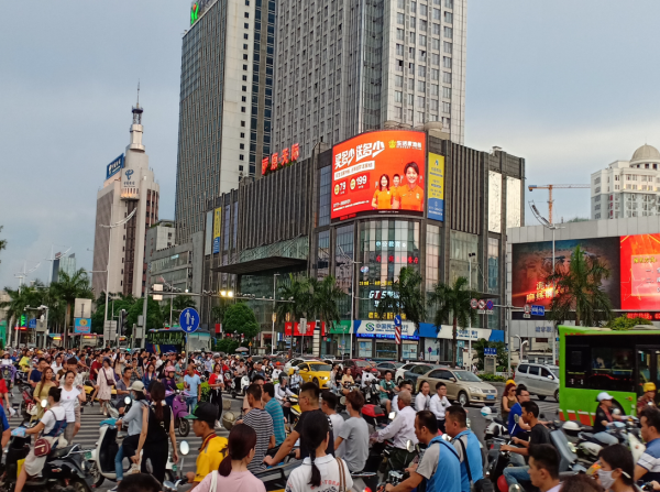 南寧LED大屏廣告價(jià)格？南寧民族大道麗原天際會(huì)展航洋城LED大屏廣告