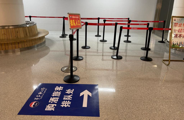 遵義茅臺(tái)機(jī)場廣告價(jià)格？遵義茅臺(tái)機(jī)場戶外立柱大牌廣告停車場廣告