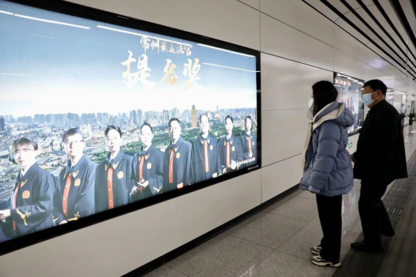 常州地鐵廣告價(jià)格多少錢？法院最美法官選擇常州地鐵燈箱廣告宣傳
