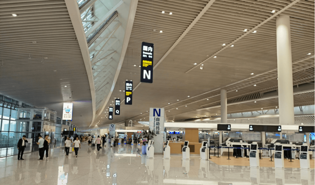 青島膠東機(jī)場(chǎng)廣告價(jià)格多少錢(qián)？青島機(jī)場(chǎng)航站樓最醒目廣告位優(yōu)勢(shì)