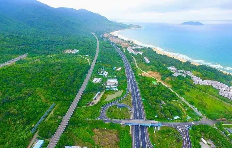 海南海口高速橋體廣告價(jià)格？海南東線高速跨線橋大牌廣告位置優(yōu)勢