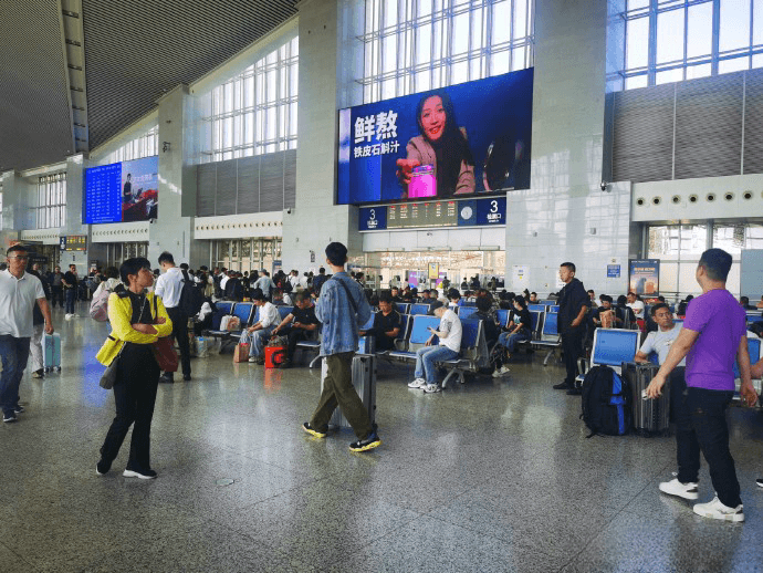 溫州南站廣告價(jià)格收費(fèi)多少錢？溫州南高鐵站春運(yùn)候車大廳廣告位