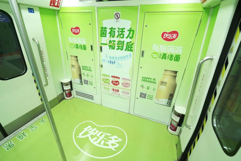 青島地鐵列車廣告案例圖，青島地鐵廣告內(nèi)包車價(jià)格收費(fèi)多少錢？