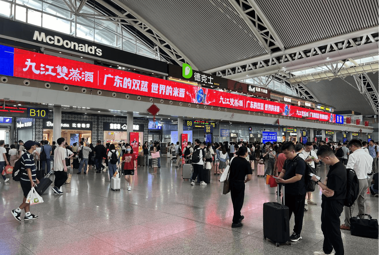 廣州南站候車大廳LED大屏廣告價格收費多少？廣州南高鐵站廣告案例