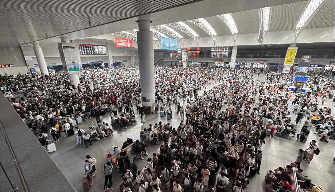 南昌站廣告價格收費標準，南昌火車站春運候車熱門高鐵廣告牌