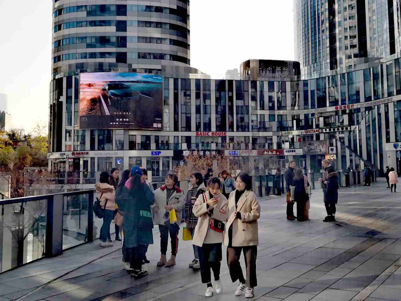 北京三里屯LED大屏廣告價格收費，北京三里屯SOHO商圈戶外大屏廣告