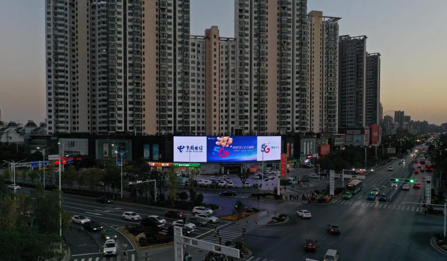 南昌洪城時代廣場LED大屏廣告價格收費，南昌紅谷灘橫屏廣告牌