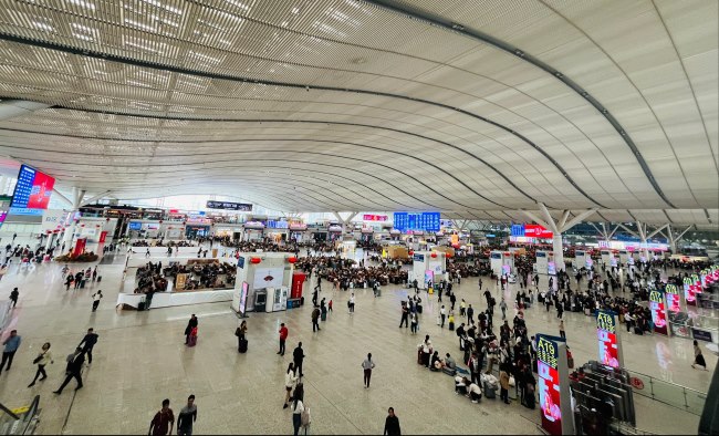 深圳北站電子屏廣告價(jià)格收費(fèi)，深圳北高鐵站高性價(jià)比LED大屏廣告