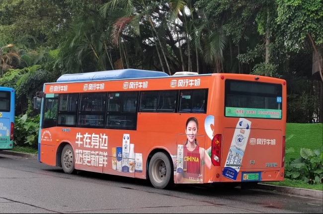 東莞公交車身巴士廣告價(jià)格線路收費(fèi)，東莞候車亭站臺站牌廣告價(jià)格