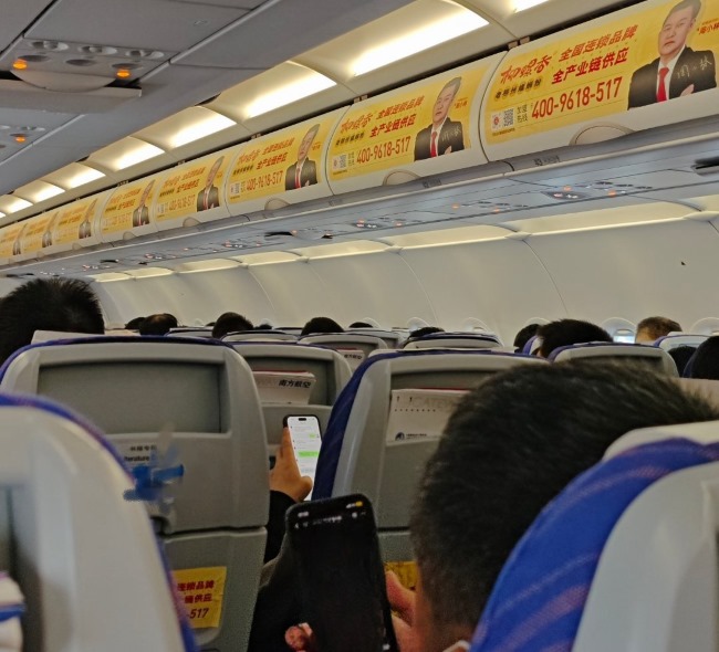南方航空客艙三件套廣告價格，南航頭枕巾座椅桌板行李架彩貼廣告