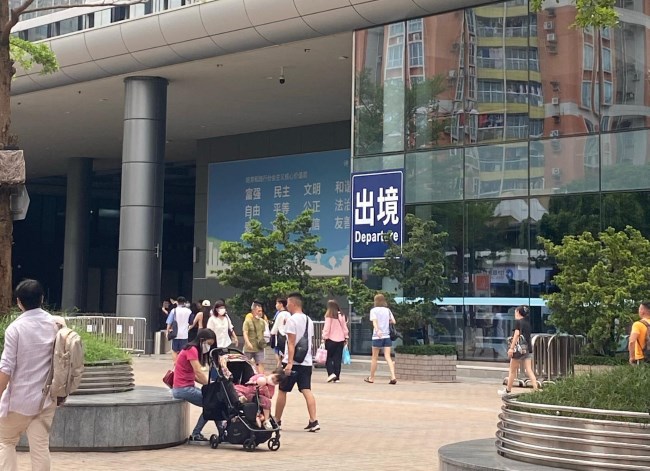 福田口岸廣場出入口戶外廣告牌位置優(yōu)勢，深圳福田口岸廣告價(jià)格收費(fèi)