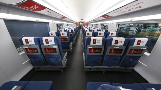 高鐵列車冠名廣告價(jià)格收費(fèi)，高鐵列車內(nèi)車身廣告案例圖