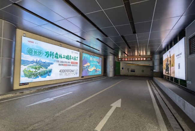 長沙停車場地下車庫燈箱廣告價格收費，長沙商場寫字樓停車場廣告