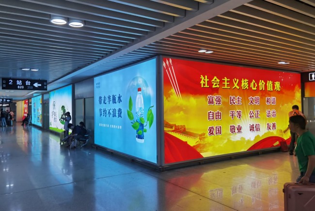?義烏站高鐵廣告價格收費(fèi)，義烏高鐵站燈箱廣告義烏火車站廣告牌