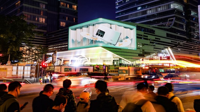 ?深圳南山科技園裸眼3D折角LED廣告，深圳大屏廣告價格中電長城大廈