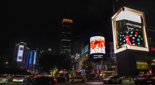 廣州天河正佳廣場萬豪酒店裸眼3D雙屏LED廣告，廣州LED大屏廣告價格