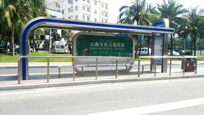 三亞候車亭公交站廣告價格收費，三亞公交站亭站牌廣告優(yōu)勢分析