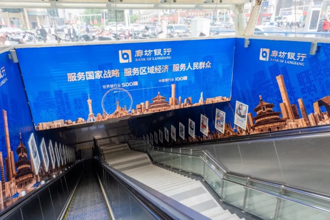 石家莊地鐵換乘站北廣商城樓梯出入口廣告，石家莊地鐵廣告價格