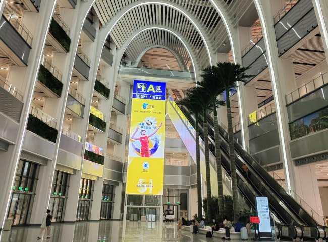 廣州白云站出站大廳直梯LED大屏廣告，廣州白云棠溪高鐵站廣告價(jià)格