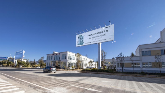 大理機(jī)場(chǎng)航站樓戶外立柱大牌圍擋廣告牌，大理機(jī)場(chǎng)廣告價(jià)格收費(fèi)