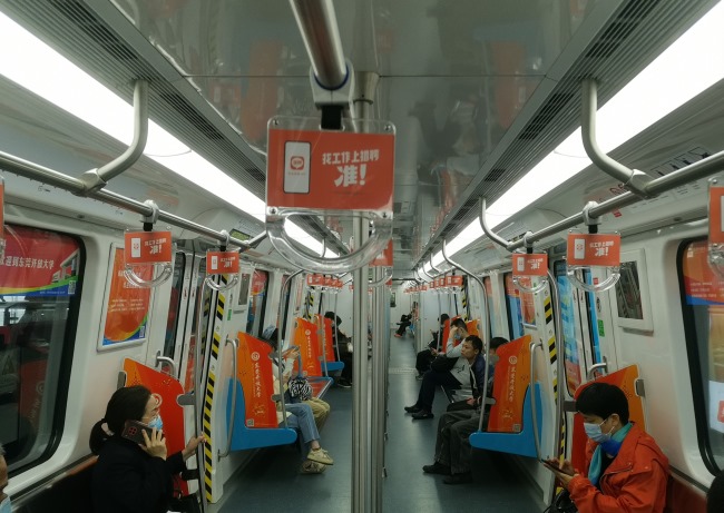 東莞地鐵車廂內(nèi)包車廣告站臺蔽門貼廣告案例，東莞地鐵廣告牌價(jià)格