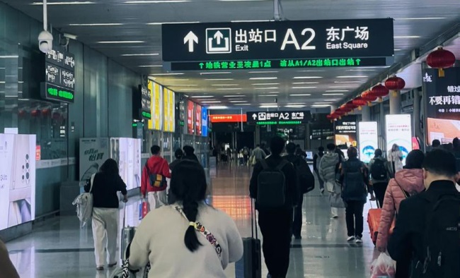 深圳北站到達(dá)出站通道燈箱廣告牌收費(fèi)，深圳北高鐵站廣告大屏價(jià)格