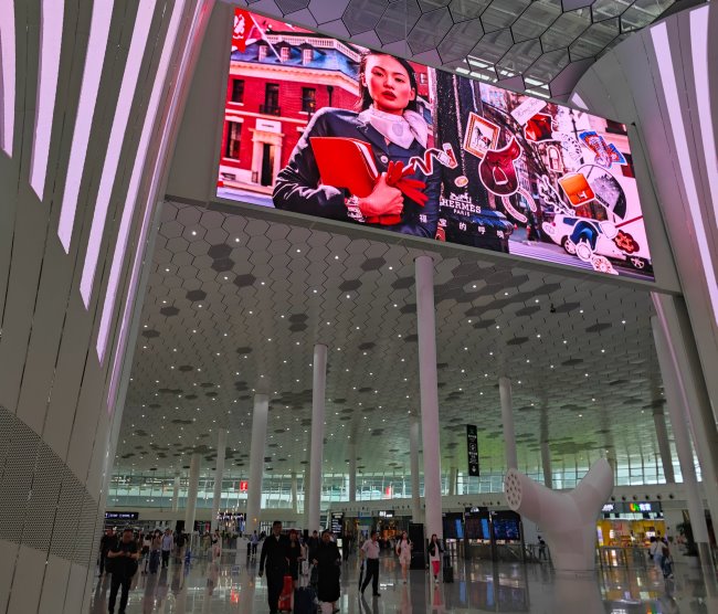 深圳機場到達ETC大廳高空雙面LED屏廣告，深圳寶安機場大屏廣告價格