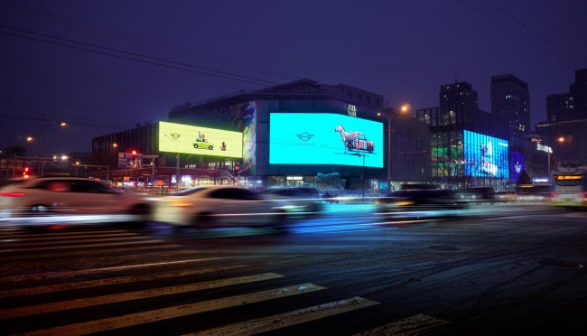 北京朝外THE BOX戶外三屏LED大屏廣告投放，北京商圈LED大屏廣告價(jià)格