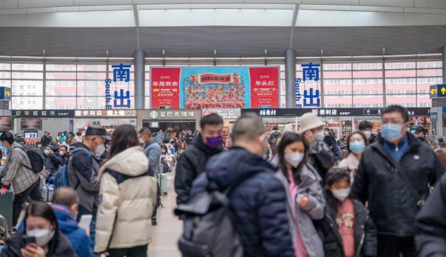 北京南站候車大廳進(jìn)站口站棚大牌看板廣告，北京南高鐵站廣告價(jià)格