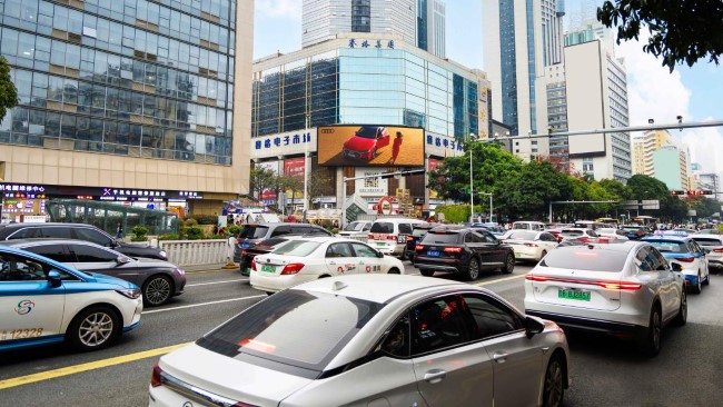 深圳深南大道華強(qiáng)北路口賽格LED橫屏廣告，深圳戶外大屏廣告價(jià)格