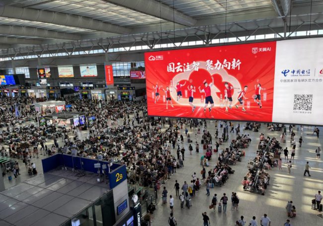 上海虹橋高鐵站進站候車吊旗燈箱廣告，上海虹橋火車站廣告價格