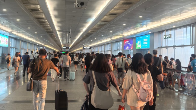 深圳福田口岸往返香港通道橋燈箱廣告，深圳福田口岸廣告價格